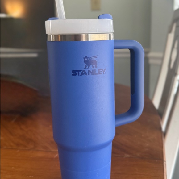 Stanley Cobalt Blue Travel Mug 30 oz - Picture 8 of 9